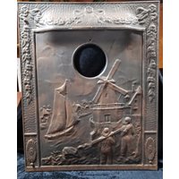 Antike Windmühle Mit Segelboot von MawMawsBasement