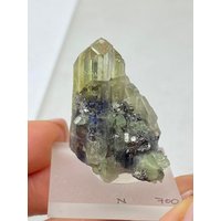 Tansanit Mit Diopsid Kristall Stufe | 14Gr. Yellow Blue Tanzanite With Diopside Crystal, Rough von MawinguGems