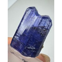 Tansanit Mit Prehnit Und Diopsid Kristall | 6Gr Roh Tanzanite With Prehnite & Diopside Crystal Rough von MawinguGems