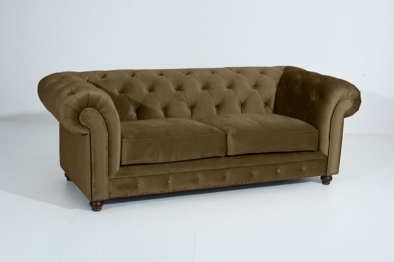 Chesterfield Sofa Old England (2,5-Sitzer) Samtvelours sahara von Max Winzer