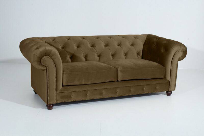 Chesterfield Sofa Old England (2,5-Sitzer) Samtvelours sahara von Max Winzer