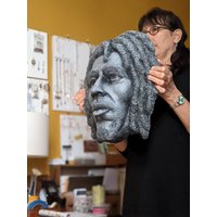 Promi-Wand-Kunst Bob Marley Skulptur, Reggae Ikone, Rockstar, Musiker, Rastafari, Gesichtsskulptur, Jamaika, One Love von MaxGyllenhaalShop