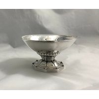 Georg Jensen Sterling Silber Sockelschale #181 Georg Jensen Sterling Silber Sockelschale #181 von MaxInvaluables