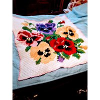 Handgemachte Gehäkelte Stiefmütterchendecke von MaxineJaneCreations