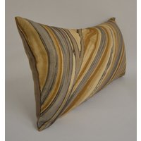 Kelly Wearstler - Barcelo Trüffel Erdarbeiten Kissenbezug 56" X 30cm" von MayEvelyneInteriors