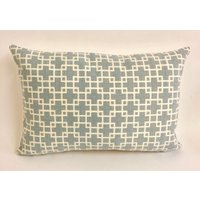 Romo - Cubis Turmalin Stilvoller Ineinander Greifender Quadrate Designer Kissenbezug Handgemachtes Dekokissen Luxuriöses Wohndekor von MayEvelyneInteriors