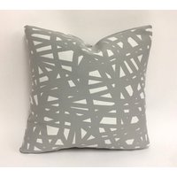 Scion - Sachsen Stahl Bold Geometric Twisted Woven Web Kissenbezug Handgemachter Dekokissen Designer Home Decor Scatter Kissen von MayEvelyneInteriors