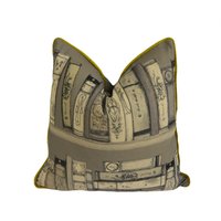 Voyage - Bibliothek Bücher Sepia Atemberaubender Kontrast Paspelierte Statement Kissenbezug Handgemachter Dekokissen Designer Wohnkultur von MayEvelyneInteriors