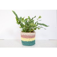 Mittlere Pflanze Topfabdeckung - Bunt. Hergestellt Aus Recycelter Baumwolle. Perfektes Geschenk Für Einen Pflanzenliebhaber von MayaCroft