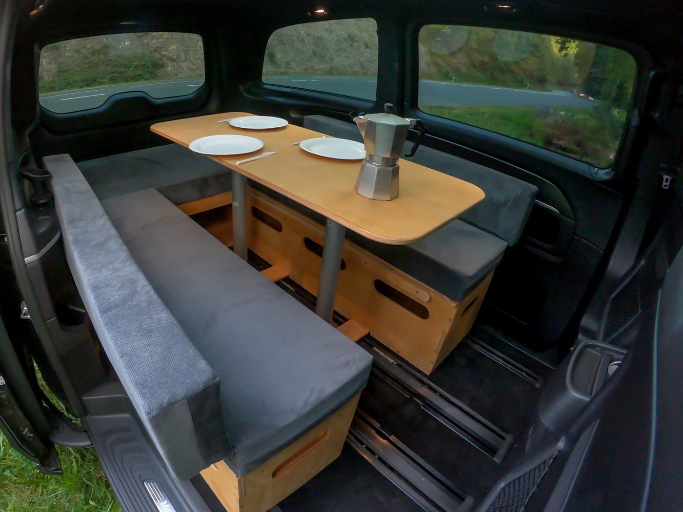 Mayaadi Home Campingliege MoonBox Campingbox Campingküche Bettfunktion Schlafsystem VW Van Kombi von Mayaadi Home