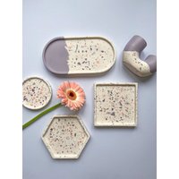 Schmucktablett | Lavendel Set Jesmonit Tablett Terrazzo Kerzenständer Geschenkideen Geschenk Für Ihn Einzigartiges Wohndeko von MayalavanaArtStudio