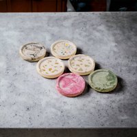 Beton Untersetzer Runder Kerzenhalter Aus Terrazzo von MaydaStudios