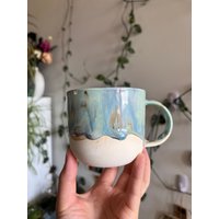 Blues Hues Handgemachter Becher - Keramiktasse von Mayramics