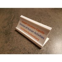 3D Gedruckter Schreibtisch-Namensschild-Halter Visitenkarten-Größe 3D Gedruckter Schreibtisch-Namensschild-Halter Visitenkarten-Größe von McMaster3D