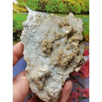 Erstaunlicher Chalcedon Mit Rodocrosit Aus Bulgarien, Goldmineralien, Kristallstein, Rohe Natur, Geschenkmineralien, Sammlung, Seltener Cluster von Mccollecti0nShop