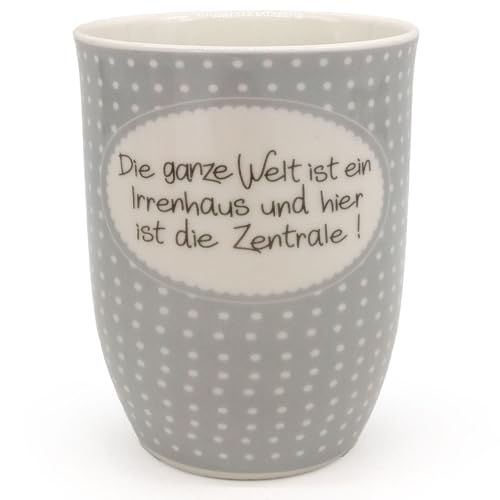 Mea-Living Tasse mit Henkel DIE WELT IST EIN IRRENHAUS 500ml, Becher mit Spruch, Geschenkidee für Eltern, Spruchtasse von Mea-Living