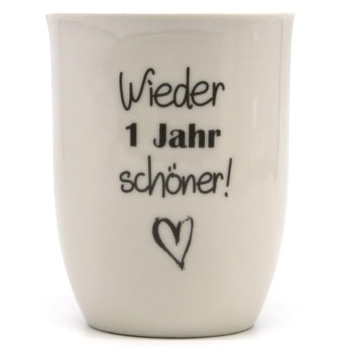 Mea-Living Tasse mit Henkel WIEDER 1 JAHR SCHÖNER weiß, 500ml, Becher mit Spruch, Geschenkidee zum Geburtstag, Spruchtasse von Mea-Living