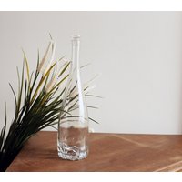 Klarglas Weinflasche Mit Passendem Deckel Und 3D Rose Motiv Auf Der Unterseite Klarglas Weinflasche Mit Passendem Deckel Und 3D Rose Motiv Auf Der Unterseite von MeadowSideVintage