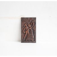 Vintage Kupfer Überzogene Wand-Plakette Geprägte Volkskunst-Paar Vintage Kupfer Überzogene Wand-Plakette Geprägte Volkskunst-Paar von MeadowSideVintage