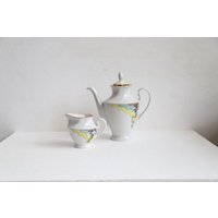 Vintage Rigaer Porzellanmanufaktur Porzellan Kaffeekanne Mit Deckel Und Milchkännchen Set Sowjetunion Geschirr Teekanne 1980Er Jahre von MeadowSideVintage