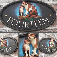 Handgemaltes Personalisiertes Ovales Festes Gießharz-Haus-Namensschild, Katzen - Und Kätzchenskulptur, Maßgeschneiderte Einzigartige Handgemacht von Meadowplacesigns