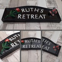 Mädchen Höhle Zeichen Mit Rose & Schmetterling - Maßgeschneidert, Einzigartig, Personalisiert, Handgemacht Handbemalt Gießharz von Meadowplacesigns
