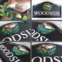 Traditionelles Haus Namensschild | Mit Handbemalter Amsel Oder Drossel Skulptur Gießharz Handgefertigt & Maßgeschneidert, Verschiedene Farboptionen von Meadowplacesigns