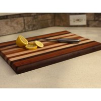 Handgemachtes Schneidebrett/Individualisierbares Holzschneidebrett Kiefernholz Kirschholz Nussbaumholz Weihnachtsgeschenk von MeadowsWorks