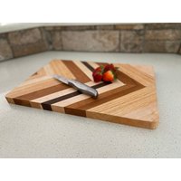 Heringbone Hartholz Schneidebrett/Housewarminggeschenk Einzigartig Handgefertigt von MeadowsWorks