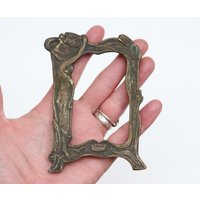 Jugendstil Bilderrahmen - Antiker Kleiner Fotohalter Aus Messing Bergung Vintage Boho Wohnkultur von MeangleanAlchemist