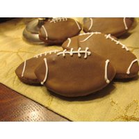 6 Sechs Fußball Geformt Hund Behandelt von MeatloafsKitchen
