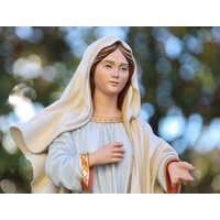 Unsere Liebe Frau Von Medjugorje 27-Zoll-Statue, Handgemachte Handbemalte Königin Der Friedensstatue, Hausaltar Jungfrau Maria Statue, Mutter 70 cm von MedjugorjejewelryNo1