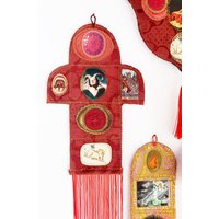 Widder Taschenaltar Reiseschrein Hexenaltar Ritualdekor Original Handgefertigtes Textilkunstwerk Widder Taschenaltar Reiseschrein Hexenaltar Ritualdekor Original Handgefertigtes Textilkunstwerk von MedullaTextiles