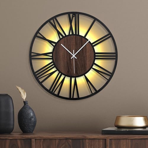 Mee 2ou Leuchtende Wanduhr Geräuschlos – 50 cm Große Batteriebetriebene Uhr mit Nachtlicht, Ohne Ticken, LED Licht im Dunkeln, Moderne Metall Wanduhr in Holzoptik für Wohnzimmer Schlafzimmer Küche von Mee 2ou