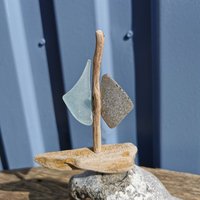 Segelschiff Aus Treibholz Und Meerglas Von Der Insel Rügen | Unikat Einzelstück Segelschiff Aus Treibholz Und Meerglas Von Der Insel Rügen | Unikat Einzelstück von Meergeschenke
