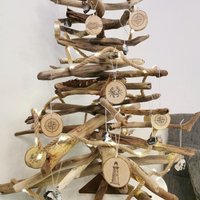 Seil-Lichterkette Für Den Nachhaltigen Treibholzbaum Von Der Insel Rügen von Meergeschenke