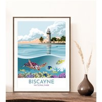 Biscayne Nationalpark Kunstdruck | Boca Chita Leuchtturm Meeresschildkröte Und Fisch Korallenriff Florida Reise Poster Moderner Grafikstil von MegSkibaArt
