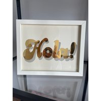 Hola 23.5Ct Groovy, Retro Blattgold Zeichen. Nach Maß Echtes Auf Glasrahmen. Home Decor/ Gold & Glas/ Zitate/ Individuelles Geschenk Hola 23.5Ct Groovy, Retro Blattgold Zeichen. Nach Maß Echtes Auf Glasrahmen. Home Decor/ Gold & Glas/ Zitate/ Individuelles Geschenk von Meggoldart