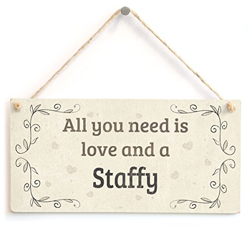 Meijiafei All You Need is Love and A Staffy – Schönes Wohnaccessoire Geschenk Schild für Staffordshire Bullterrier Hundebesitzer 25,4 x 12,7 cm von Meijiafei