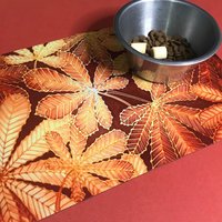 Herbstliche Rosskastanien Blatt Futtermatte - Terracotta Schokolade Waschbare Waschbare von MeikieDesigns
