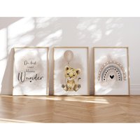 Meinbaby123® 3Er Set Din A4 Bilder Kinderzimmer | Poster Deko Babyzimmer Spruch Wandbilder | Löwe & Luftballon Beige von MeinBaby123Shop