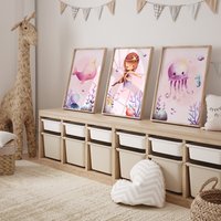 Süße Meerjungfrau A4 Poster Kinderzimmer 3Er Set, Meerjungfrau, Meerjungfrauen Poster, Deko Mädchen, Für Mädchen Süße Meerjungfrau A4 Poster Kinderzimmer 3Er Set, Meerjungfrau, Meerjungfrauen Poster, Deko Mädchen, Für Mädchen von MeinBaby123Shop