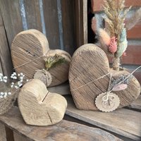Eichen-Altholz Deko-Herzen Herz-Vase Aus Altholz Holzvase Reagenzglas Unikat Herz Eiche Deko Holz Handgefertigtes Holzherz von MeineHolzWerkstatt