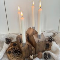Einzigartiger Adventskranz Aus Eichen-Altholz, Bestehend 4 Häuschen, Mit Kerzen Und Aluminium-Rohr von MeineHolzWerkstatt