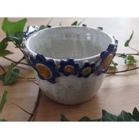 Keramik-Becher Mit Blütenrand von MeineIdeenwerkstatt