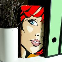 Mädchen Rothaarig Buchstütze Ziegelstein Pop Art, Upcycling Deko Für Wohnen Und Büro Mädchen Rothaarig Buchstütze Ziegelstein Pop Art, Upcycling Deko Für Wohnen Und Büro von MeineSonnigeART
