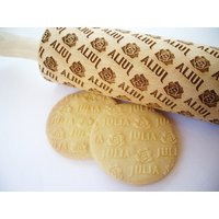 Personalisierter Nudelholz Mit Prägung. Teigroller Für Hausgemachtes Gebäck Und Keramik. Gravierte Muster Von Algis Crafts von MeisterAlgis