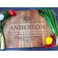 Personalisiertes Schneidebrett Handgefertigt, Monogram. Hochzeitsgeschenk, Benutzerdefinierte Schneidebrett, Hochzeitsgeschenke von MeisterAlgis