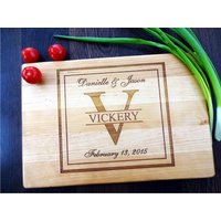 Personalisiertes Schneidebrett Handgefertigt, Monogram. Hochzeitsgeschenk, Benutzerdefinierte Schneidebrett, Hochzeitsgeschenke Personalisiertes Schneidebrett Handgefertigt, Monogram. Hochzeitsgeschenk, Benutzerdefinierte Schneidebrett, Hochzeitsgeschenke von MeisterAlgis