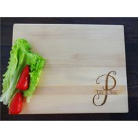 Personalisiertes Schneidebrett Handgefertigt, Personalisiertes Hochzeitsgeschenk, Benutzerdefinierte Schneidebrett, Hochzeitsgeschenke von MeisterAlgis